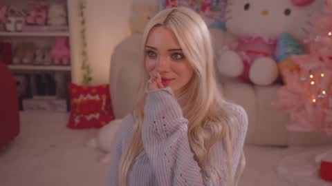 Snapshot of bunnydollstella chatting on December 2024 10:17:02 PM Stella online show from December 2024 10:17:02 PM