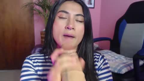 Snapshot of bunnyemilyr0s33 chatting on December 2025 04:14:02 PM bunnyEmilyR0s33 online show from December 2025 04:14:02 PM