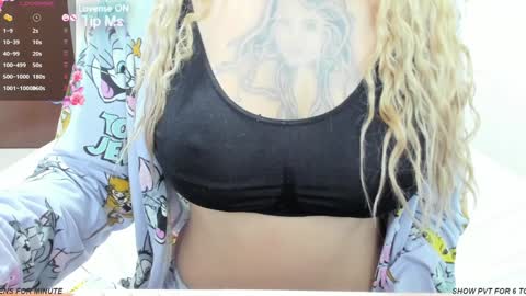 Snapshot of bunnyerotic_01 chatting on January 2025 03:23:02 AM BUNNYEROTIC 01 online show from January 2025 03:23:02 AM