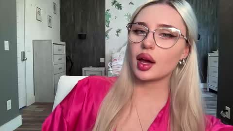 Snapshot of bunnykhalessi chatting on October 2025 10:21:02 PM OnlyFans BunnyKhalessi online show from October 2025 10:21:02 PM