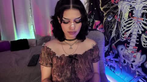 Snapshot of bunnypeachyy chatting on January 2025 01:27:01 AM online show from January 2025 01:27:01 AM