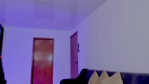 Snapshot of burbuja_cosmic chatting on December 2024 01:15:02 AM Im Val Welcome to my room My instagram Bubble cosmic online show from December 2024 01:15:02 AM