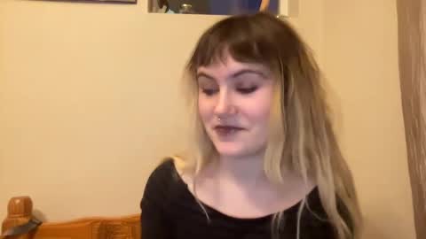 Snapshot of bushbabe3008 chatting on December 2024 01:00:02 AM esme gray online show from December 2024 01:00:02 AM