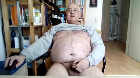 Snapshot of busibaer666 chatting on April 2026 12:28:01 PM busi online show from April 2026 12:28:01 PM