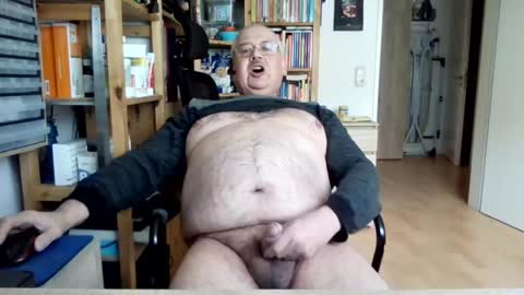 Snapshot of busibaer666 chatting on April 2026 01:06:02 PM busi online show from April 2026 01:06:02 PM