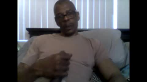 Snapshot of busturgutzgd11 chatting on February 2025 03:36:02 PM Busturgutzgd1 online show from February 2025 03:36:02 PM