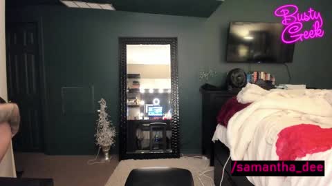 Snapshot of busty_geek48 chatting on January 2025 04:14:02 AM Samantha Dee online show from January 2025 04:14:02 AM