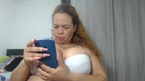 Snapshot of bustyamanda_ chatting on March 2025 05:03:02 PM Amanda online show from March 2025 05:03:02 PM
