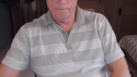 Snapshot of buttnakedfun954737 chatting on December 2024 06:13:01 PM Miles online show from December 2024 06:13:01 PM