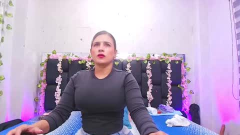 Carolina online show from October 2025 03:04:02 AM