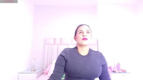 Carolina online show from November 2025 03:06:01 AM