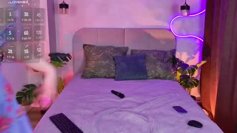 Polly online show from May 2026 08:57:02 PM