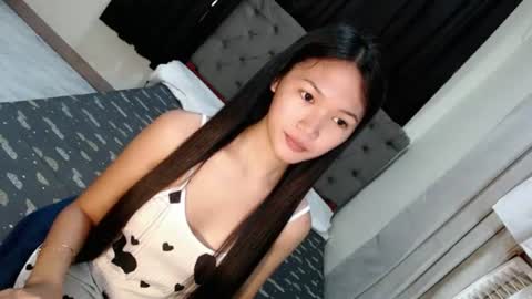 Snapshot of caitlin_x chatting on July 2026 04:17:02 AM caitlin online show from July 2026 04:17:02 AM