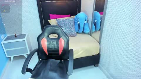 Snapshot of calanthelove chatting on January 2025 05:22:01 AM Calanthe online show from January 2025 05:22:01 AM