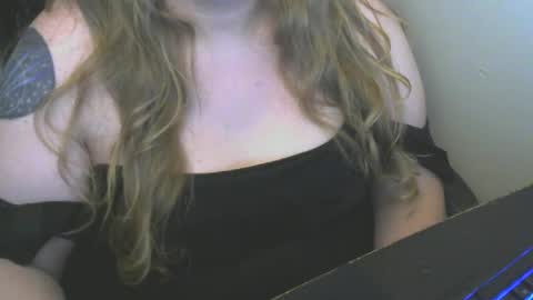 Snapshot of calcavorix chatting on June 2026 01:05:01 AM Calie online show from June 2026 01:05:01 AM