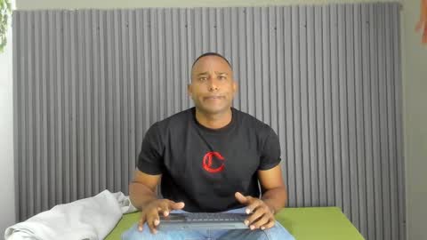 Snapshot of caleb_oustin chatting on October 2025 03:21:01 PM caleb online show from October 2025 03:21:01 PM