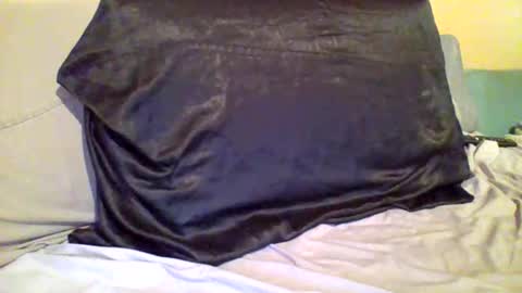 Snapshot of caligirl310r chatting on February 2025 03:29:01 PM Caligurl Queen Head Fluffer In Charge Goddess of Cocktease Mistress of Holes online show from February 2025 03:29:01 PM