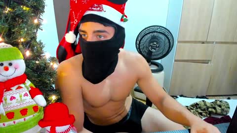 calihotcaliente27 online show from December 2024 05:10:02 PM