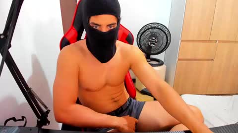 calihotcaliente27 online show from March 2025 06:30:01 PM