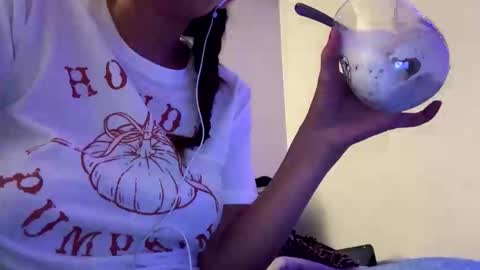 Snapshot of calishop1 chatting on October 2025 02:54:02 AM calishop1 online show from October 2025 02:54:02 AM