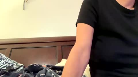 Snapshot of calishop1 chatting on October 2025 03:20:02 AM calishop1 online show from October 2025 03:20:02 AM