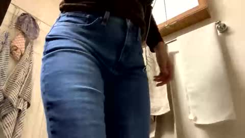 Snapshot of calishop1 chatting on November 2025 04:23:01 AM calishop1 online show from November 2025 04:23:01 AM