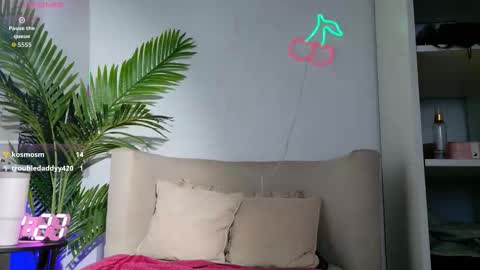 Mia online show from March 2026 04:02:02 PM