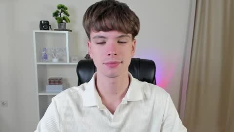 Snapshot of calvin_loves_you chatting on December 2024 07:03:01 PM Hey I am Calvin online show from December 2024 07:03:01 PM