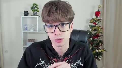 Snapshot of calvin_loves_you chatting on December 2024 07:11:02 PM Hey I am Calvin online show from December 2024 07:11:02 PM