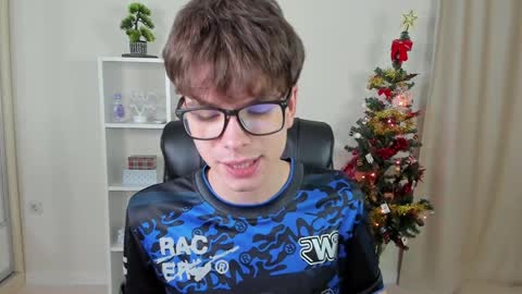 Snapshot of calvin_loves_you chatting on December 2024 07:14:02 PM Hey I am Calvin online show from December 2024 07:14:02 PM