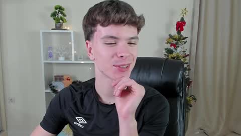 Snapshot of calvin_loves_you chatting on December 2024 07:04:02 PM Hey I am Calvin online show from December 2024 07:04:02 PM