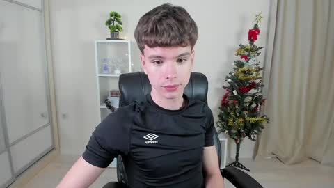 Snapshot of calvin_loves_you chatting on December 2024 10:11:01 PM Hey I am Calvin online show from December 2024 10:11:01 PM