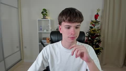 Snapshot of calvin_loves_you chatting on December 2024 07:08:02 PM Hey I am Calvin online show from December 2024 07:08:02 PM