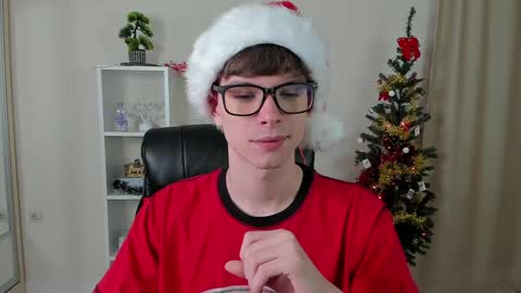 Snapshot of calvin_loves_you chatting on December 2024 07:11:02 PM Hey I am Calvin online show from December 2024 07:11:02 PM