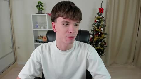 Snapshot of calvin_loves_you chatting on December 2024 07:03:02 PM Hey I am Calvin online show from December 2024 07:03:02 PM