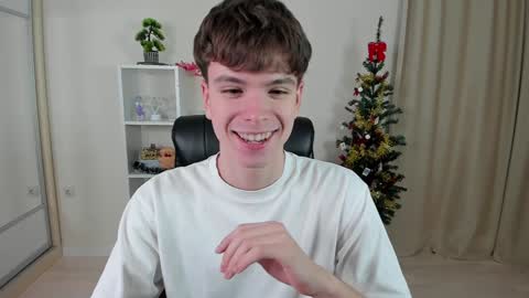 Snapshot of calvin_loves_you chatting on January 2025 07:07:02 PM Hey I am Calvin online show from January 2025 07:07:02 PM