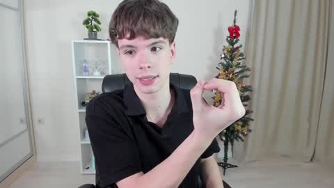 Snapshot of calvin_loves_you chatting on January 2025 07:07:01 PM Hey I am Calvin online show from January 2025 07:07:01 PM