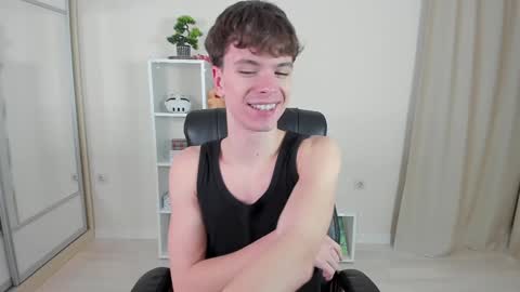 Snapshot of calvin_loves_you chatting on January 2025 07:03:01 PM Hey I am Calvin online show from January 2025 07:03:01 PM