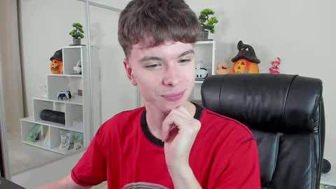 Snapshot of calvin_loves_you chatting on January 2025 07:11:01 PM Hey I am Calvin online show from January 2025 07:11:01 PM