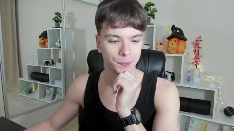 Snapshot of calvin_loves_you chatting on January 2025 07:05:01 PM Hey I am Calvin online show from January 2025 07:05:01 PM