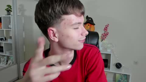 Snapshot of calvin_loves_you chatting on January 2025 07:10:02 PM Hey I am Calvin online show from January 2025 07:10:02 PM