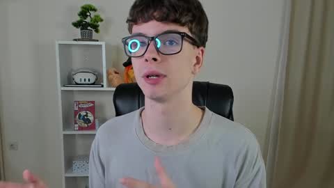 Snapshot of calvin_loves_you chatting on January 2025 07:13:02 PM Hey I am Calvin online show from January 2025 07:13:02 PM