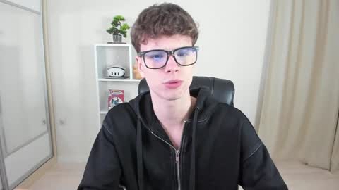 Snapshot of calvin_loves_you chatting on January 2025 07:08:01 PM Hey I am Calvin online show from January 2025 07:08:01 PM