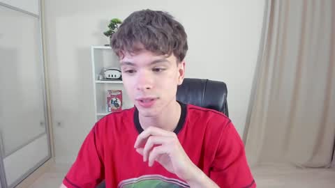 Snapshot of calvin_loves_you chatting on February 2025 07:13:01 PM Hey I am Calvin online show from February 2025 07:13:01 PM