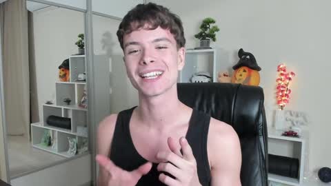 Snapshot of calvin_loves_you chatting on February 2025 07:04:01 PM Hey I am Calvin online show from February 2025 07:04:01 PM