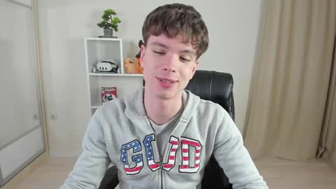 Snapshot of calvin_loves_you chatting on February 2025 07:10:01 PM Hey I am Calvin online show from February 2025 07:10:01 PM
