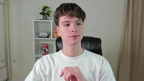 Snapshot of calvin_loves_you chatting on February 2025 07:05:02 PM Hey I am Calvin online show from February 2025 07:05:02 PM