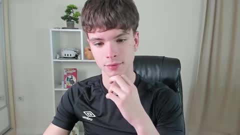 Snapshot of calvin_loves_you chatting on February 2025 07:09:01 PM Hey I am Calvin online show from February 2025 07:09:01 PM