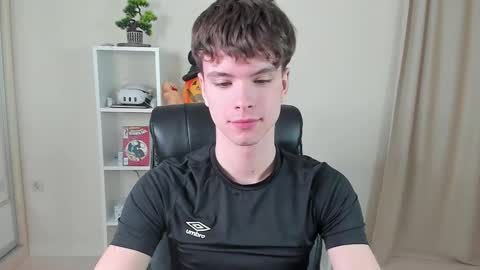 Snapshot of calvin_loves_you chatting on February 2025 11:04:02 PM Hey I am Calvin online show from February 2025 11:04:02 PM