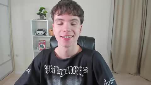 Snapshot of calvin_loves_you chatting on February 2025 07:16:01 PM Hey I am Calvin online show from February 2025 07:16:01 PM